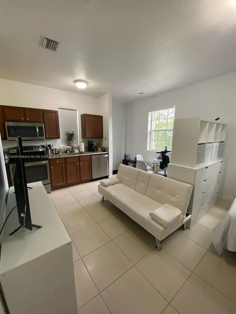 Miami, FL 33196,16934 SW 92nd St Cir #STUDIO