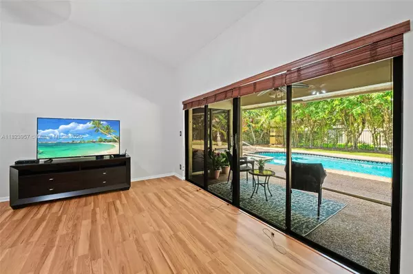 Weston, FL 33326,2000 Lakeshore Dr