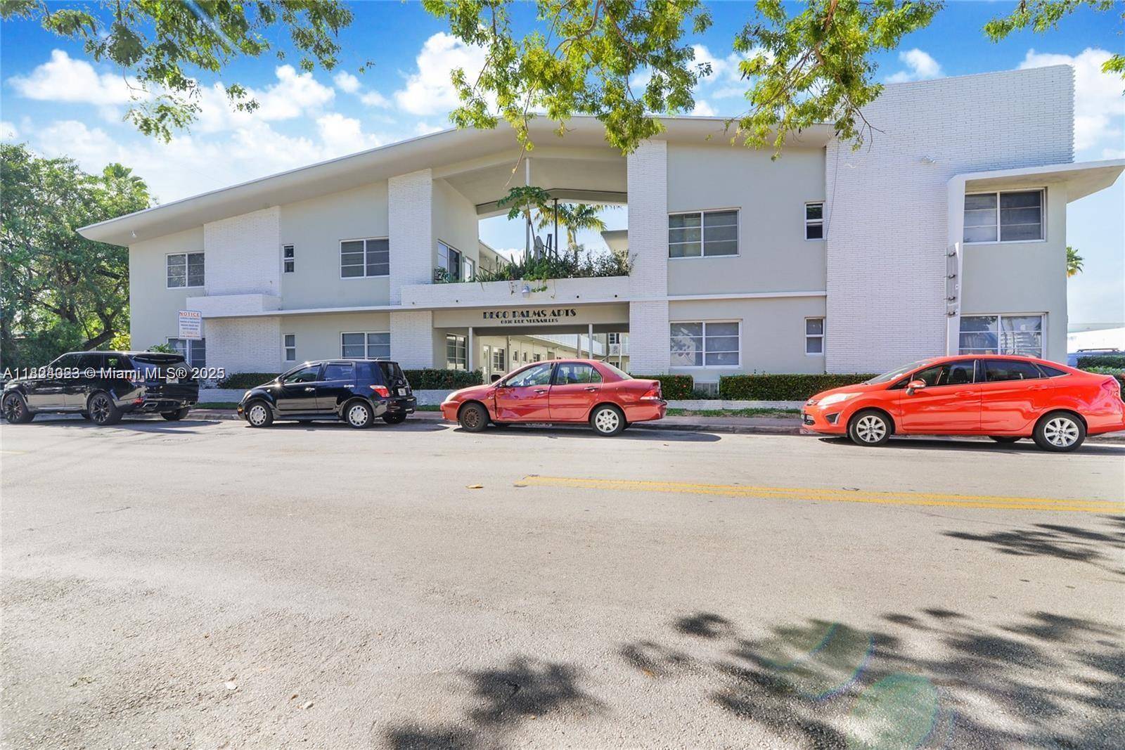 6930 Rue Versailles #4, Miami Beach, FL 33141