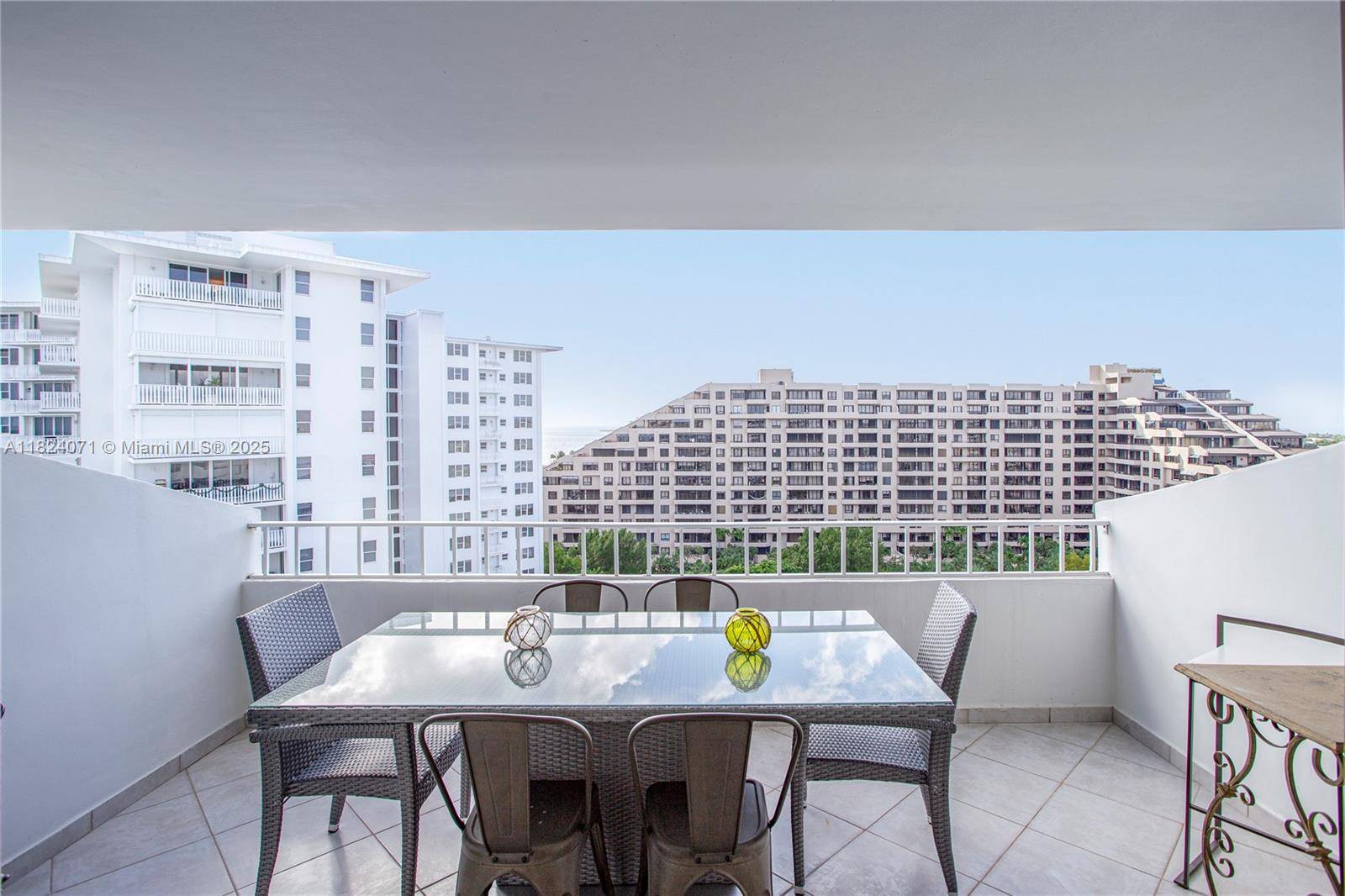 Key Biscayne, FL 33149,199 Ocean Lane Dr #1207