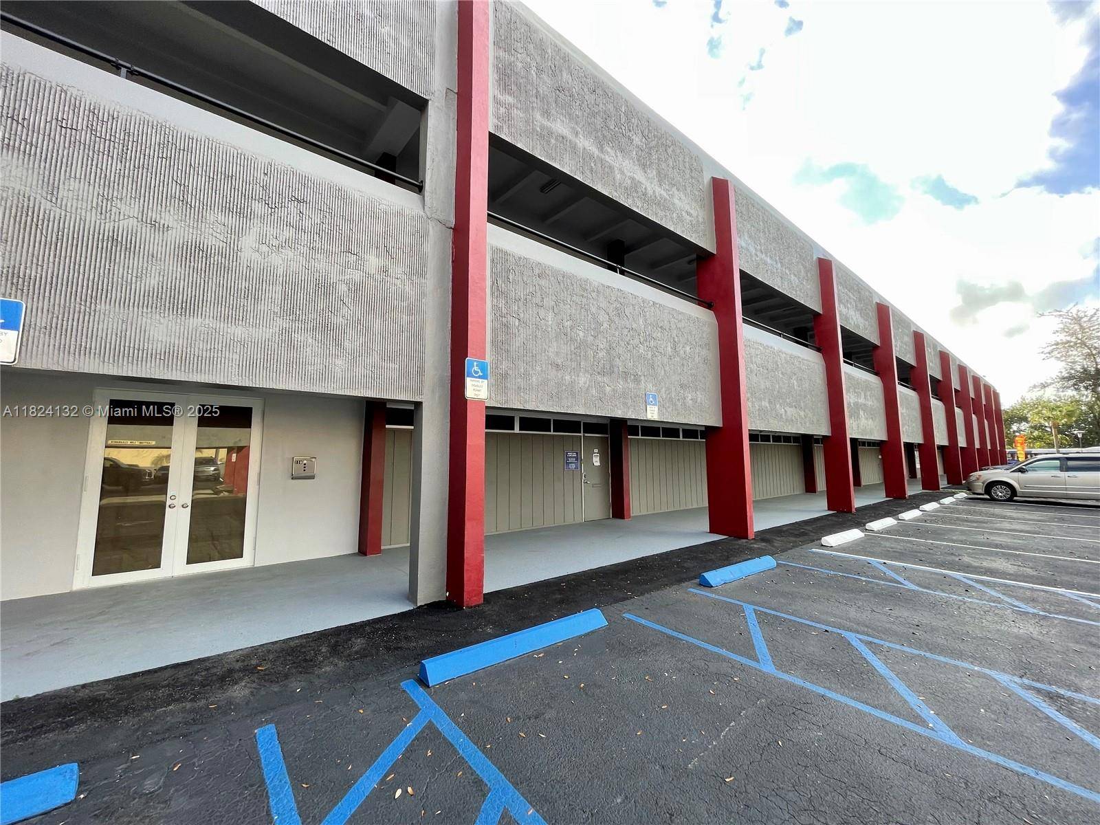 Plantation, FL 33313,5975 W Sunrise Blvd