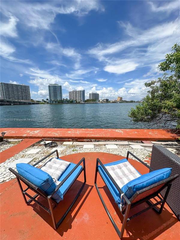 2140 Bay Dr #3, Miami Beach, FL 33141