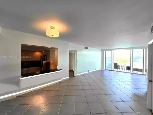 Miami Beach, FL 33140,5600 Collins Ave #9K