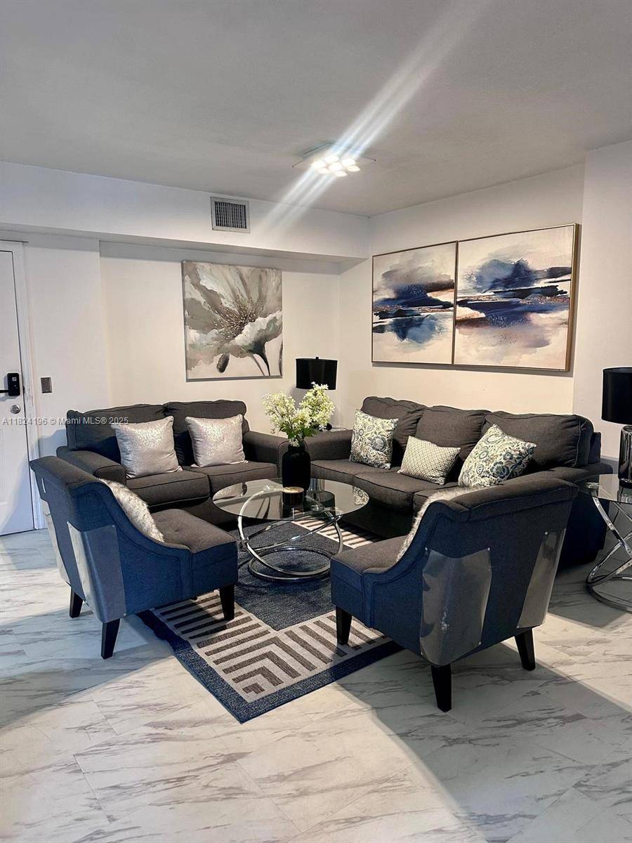Miami, FL 33172,9340 Fontainebleau Blvd #313