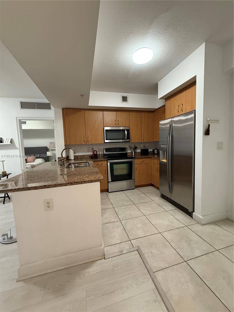 Hollywood, FL 33020,1830 Radius Dr #608