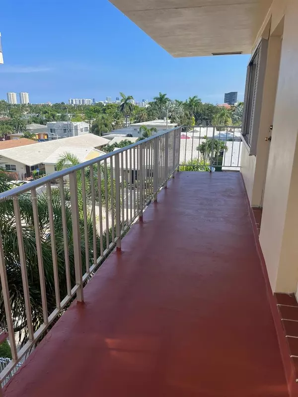 1747 Rodman St #409, Hollywood, FL 33020
