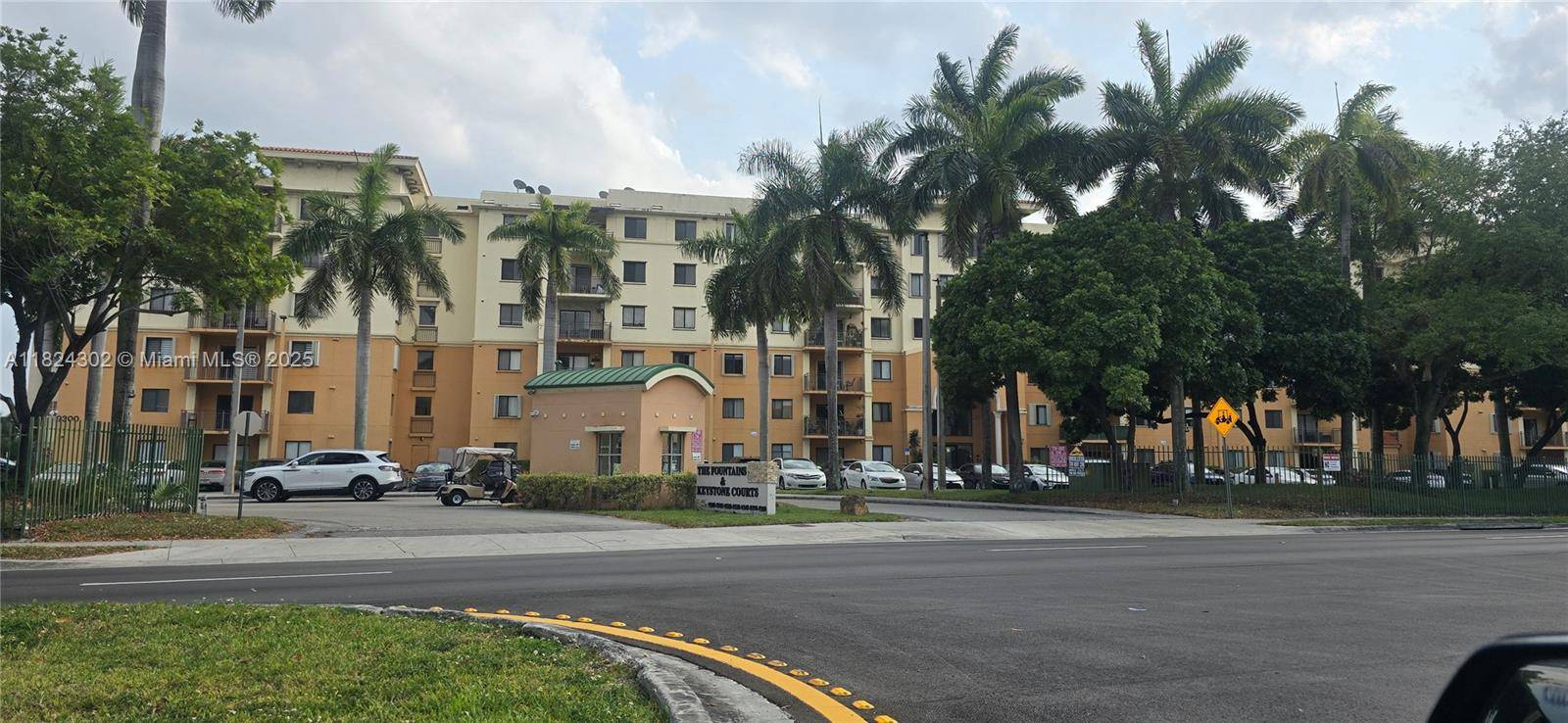 9300 Fontainebleau Blvd #E406, Miami, FL 33172