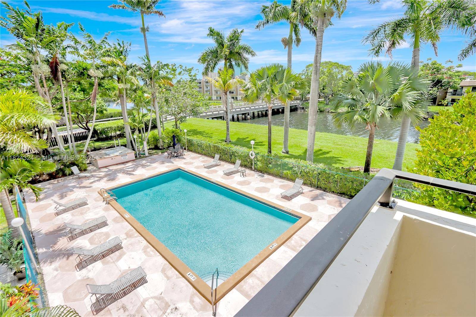 7900 Camino Cir #305, Miami, FL 33143
