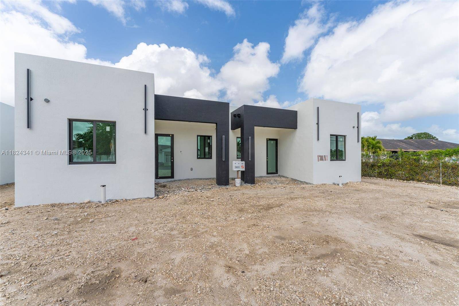 12381 SW 220th St, Miami, FL 33170