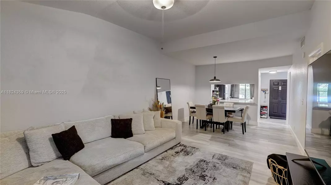 110 SW 97th Ave, Pembroke Pines, FL 33025