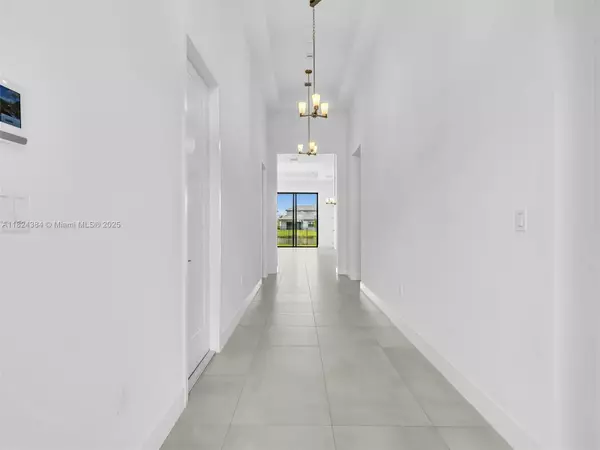 Palm Beach Gardens, FL 33412,10032 Stockrun Dr
