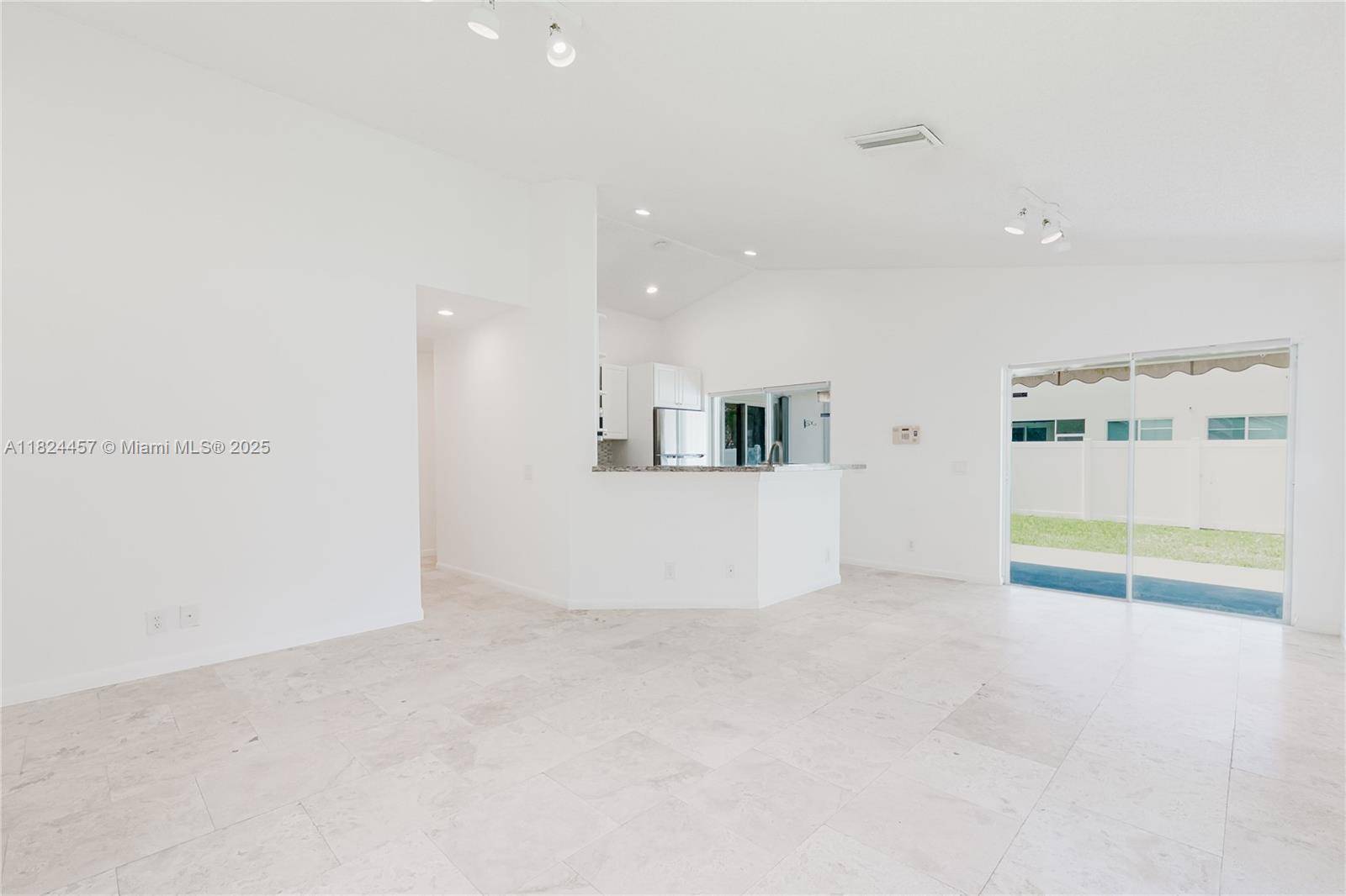 Weston, FL 33326,922 Falling Water Rd