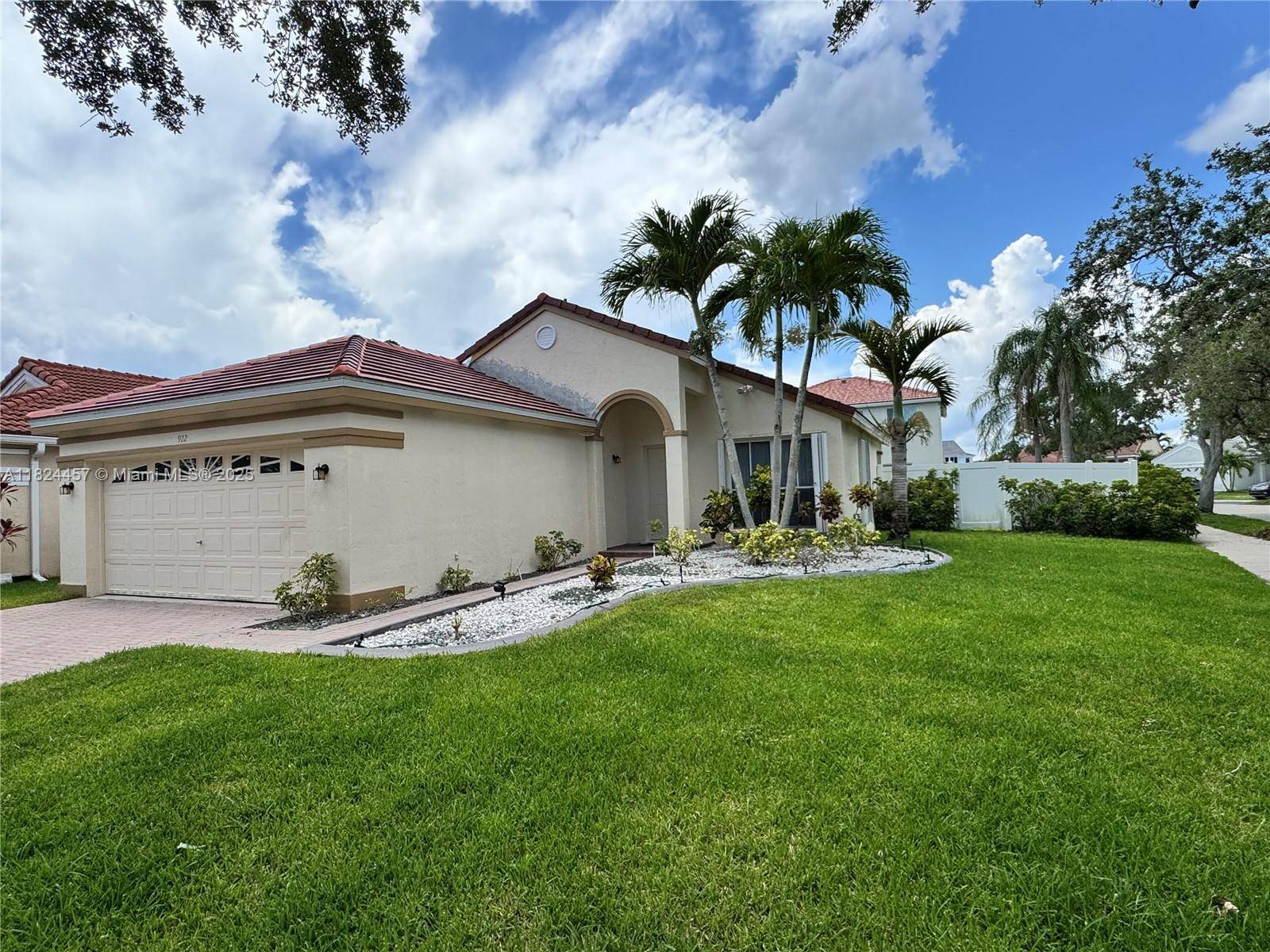 Weston, FL 33326,922 Falling Water Rd