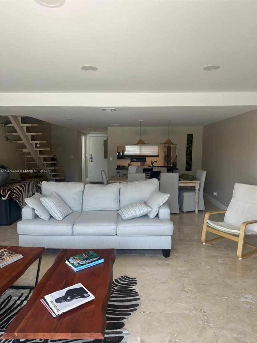North Miami Beach, FL 33160,4000 NE 168th St #110A