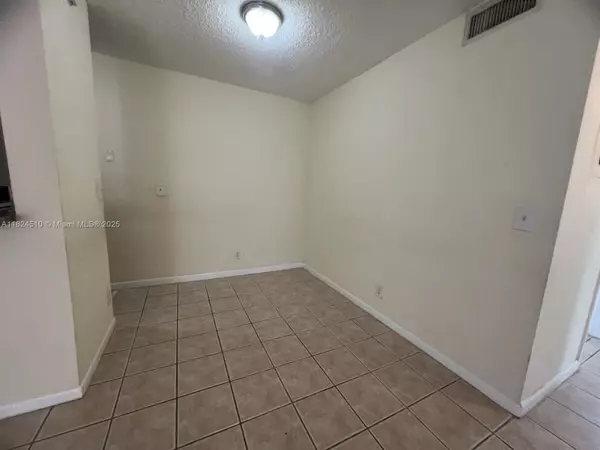 Coral Springs, FL 33071,1025 Twin Lakes Dr #28-A