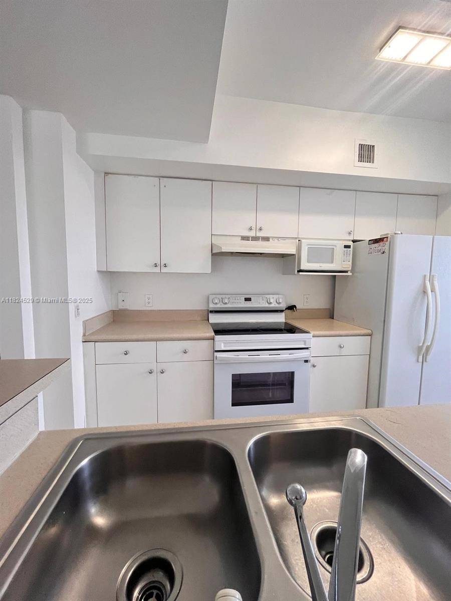 Miami, FL 33126,5077 NW 7th St #1518