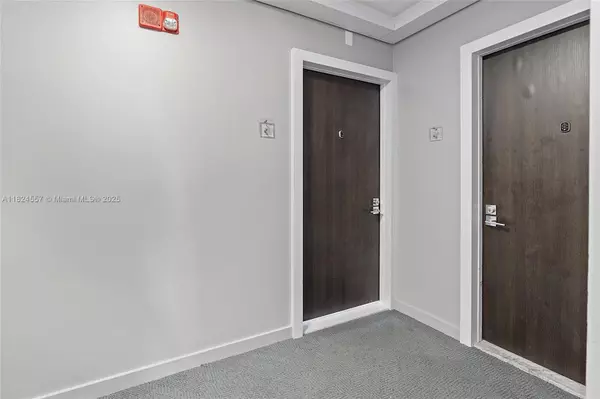 Aventura, FL 33180,20301 W Country Club Dr #728