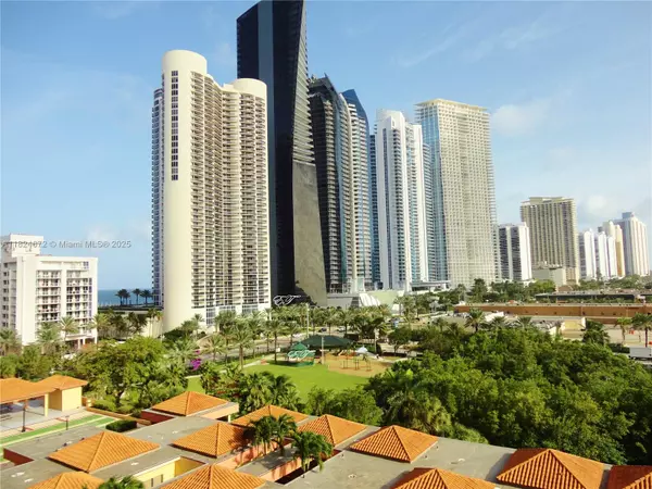Sunny Isles Beach, FL 33160,210 174 St #906