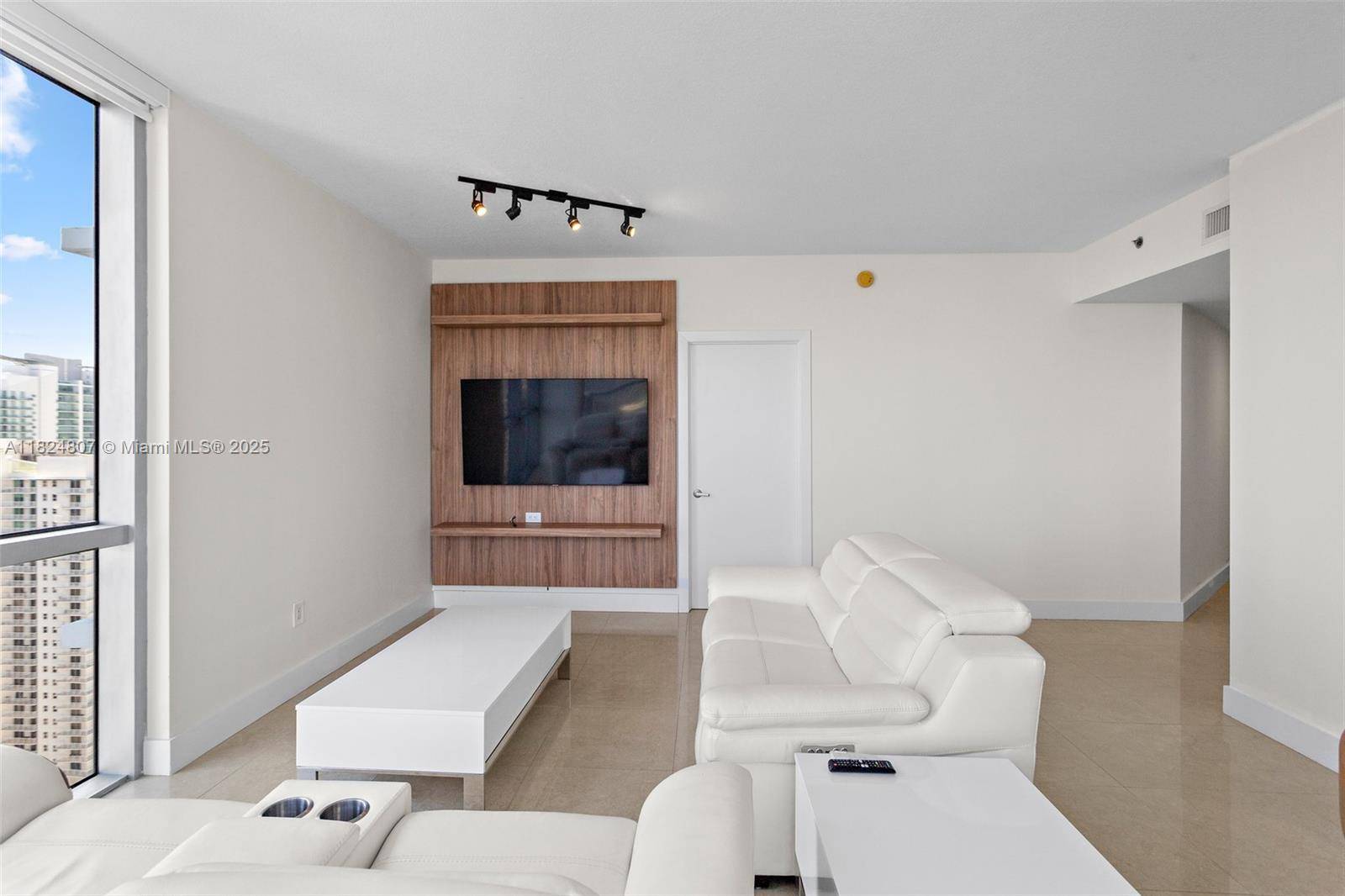 Miami, FL 33131,1060 Brickell Ave #4001