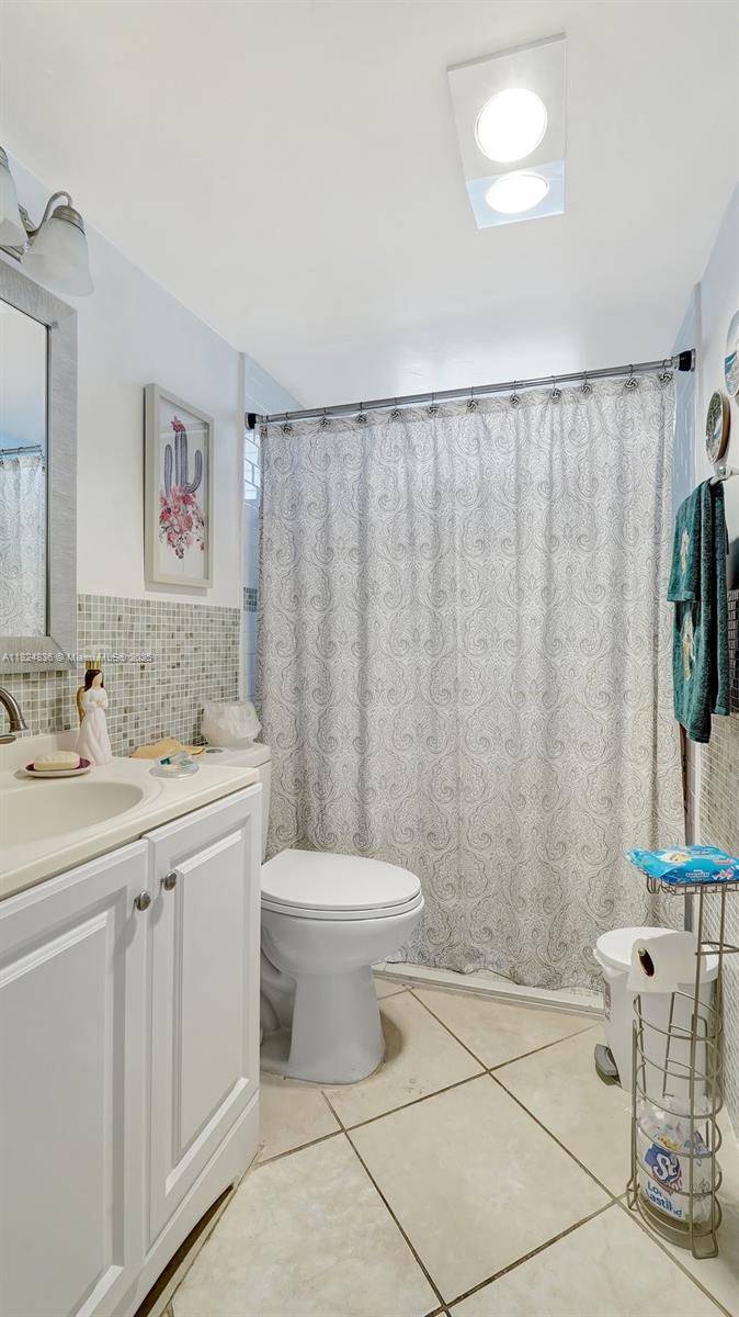 Aventura, FL 33160,2905 Point East Dr #L208