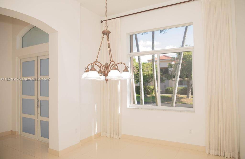 Palmetto Bay, FL 33158,8464 SW 138th St