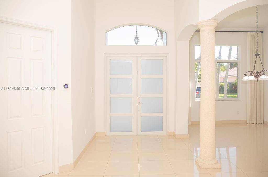 Palmetto Bay, FL 33158,8464 SW 138th St