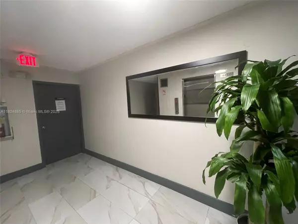 North Miami, FL 33161,1250 NE 125th St #410C