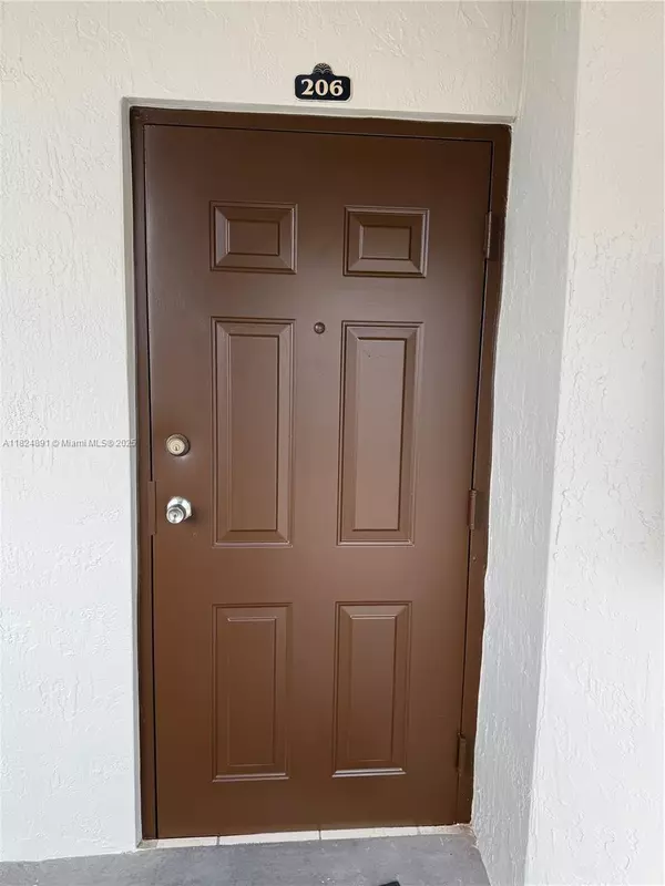 Homestead, FL 33035,1536 SE 25th St #206
