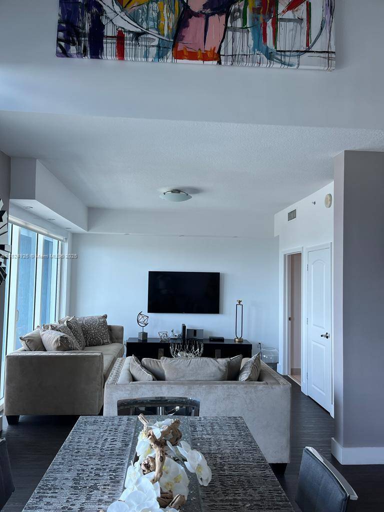 Miami, FL 33130,60 SW 13th St #4607