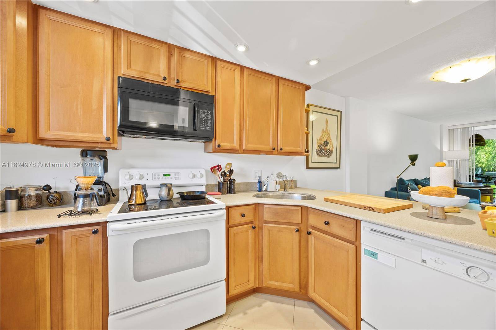 Oakland Park, FL 33309,114 Royal Park Dr #2B