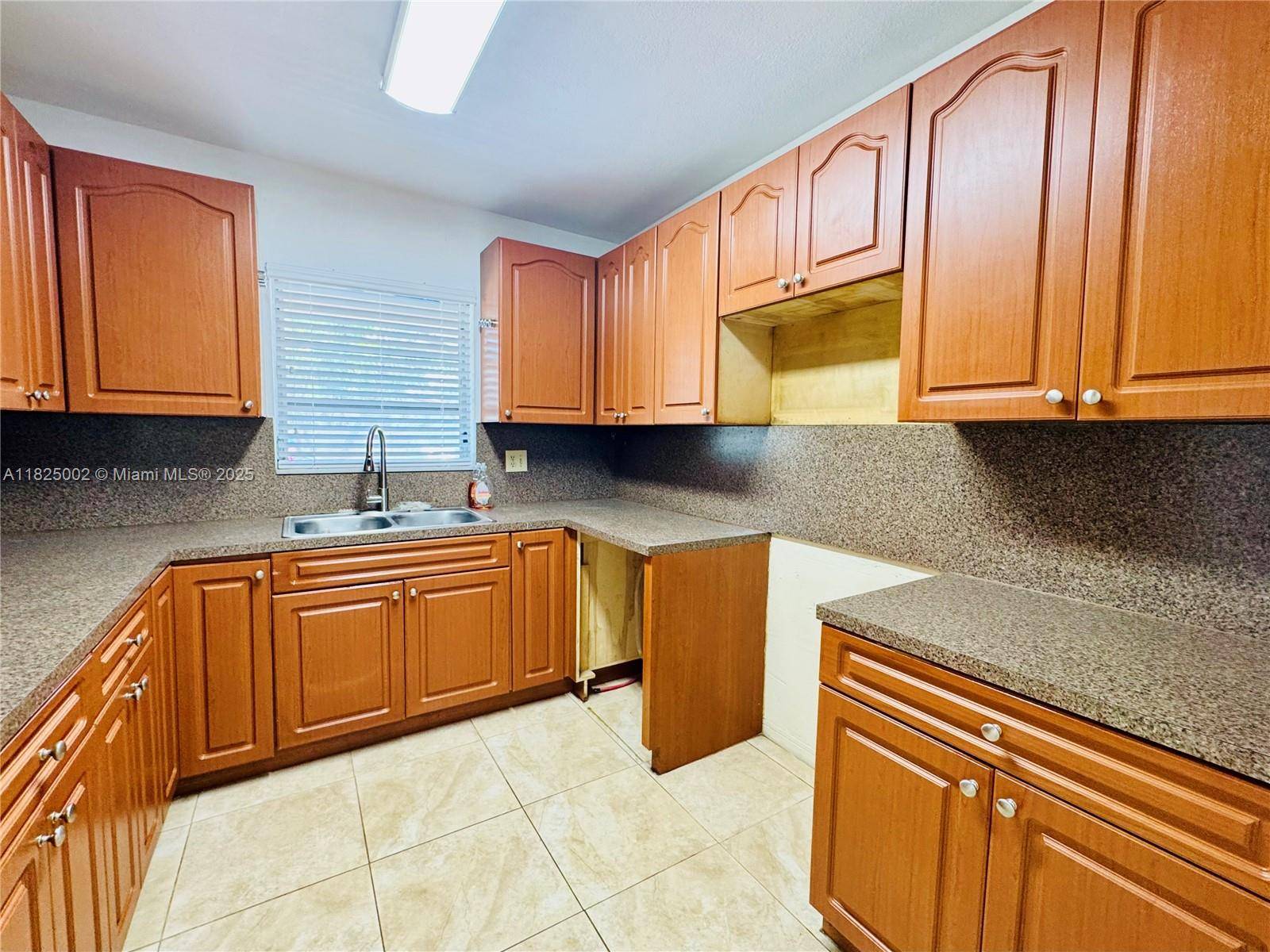 Hallandale Beach, FL 33009,717 NE 10th Ave #1-2