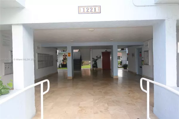Miami, FL 33184,1221 SW 122nd Ave #403