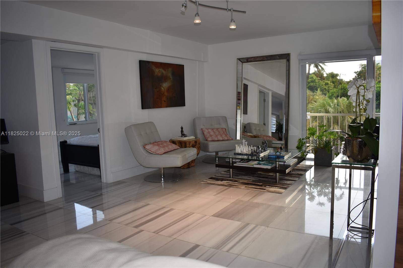 Key Biscayne, FL 33149,230 Sunrise Dr #11