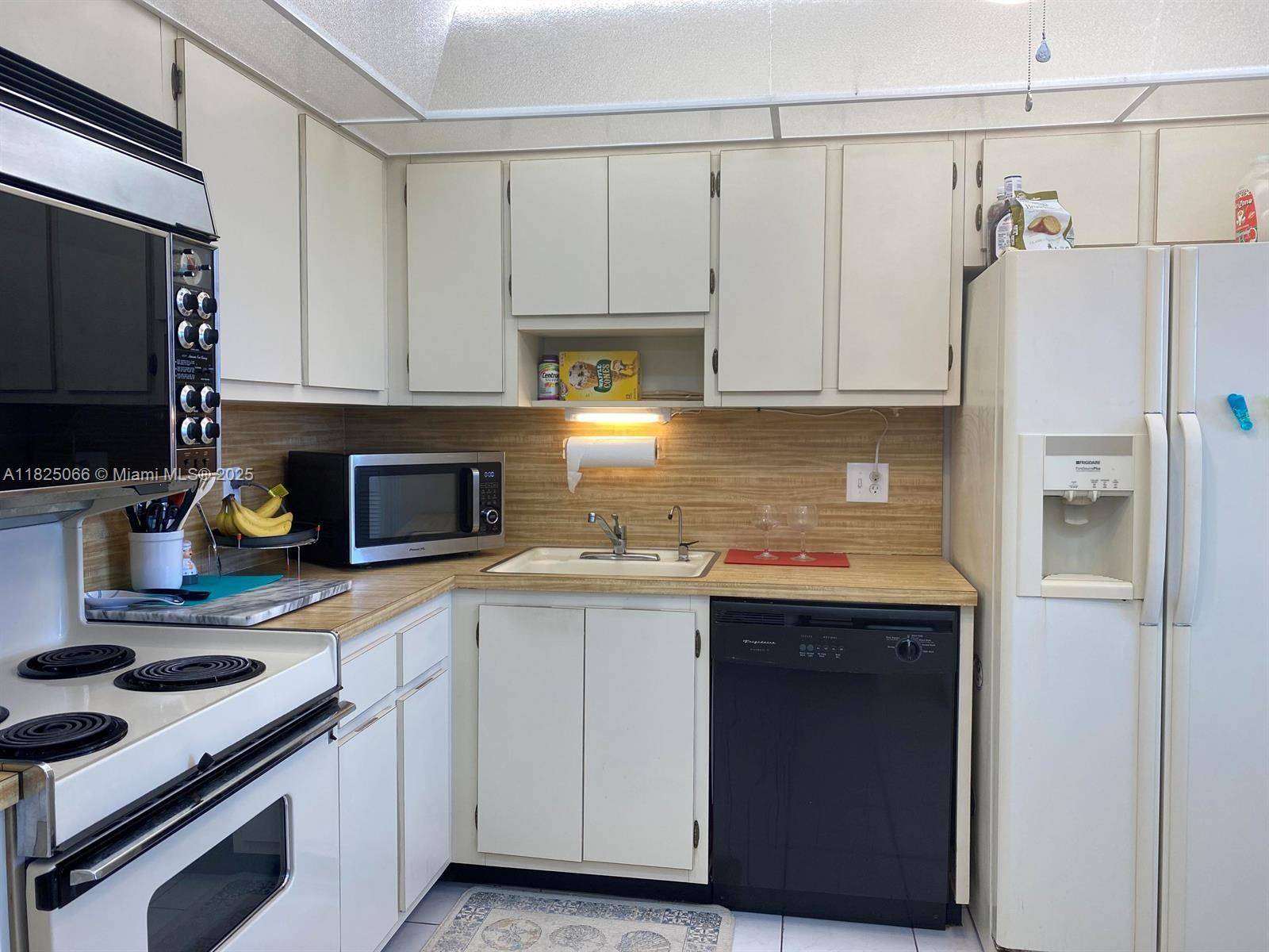 Pompano Beach, FL 33069,535 Oaks Dr #504