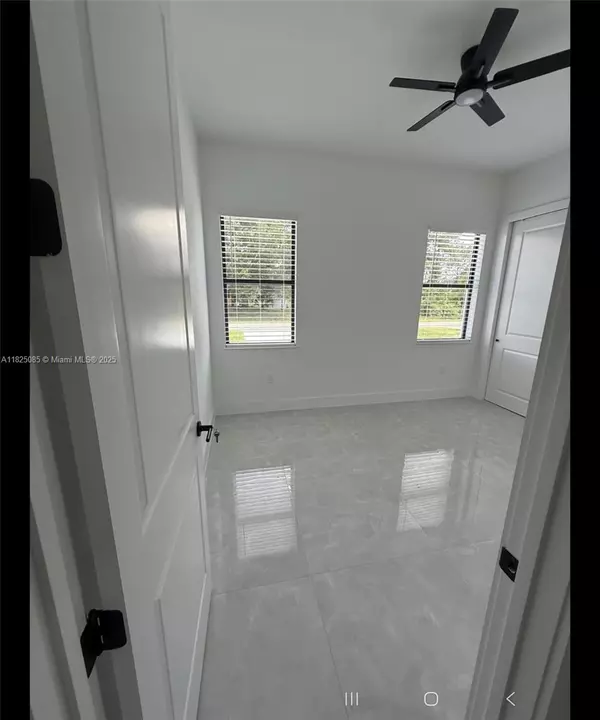 Lehigh Acres, FL 33993,2807 LEELAND HEIGHTS BLVD #B