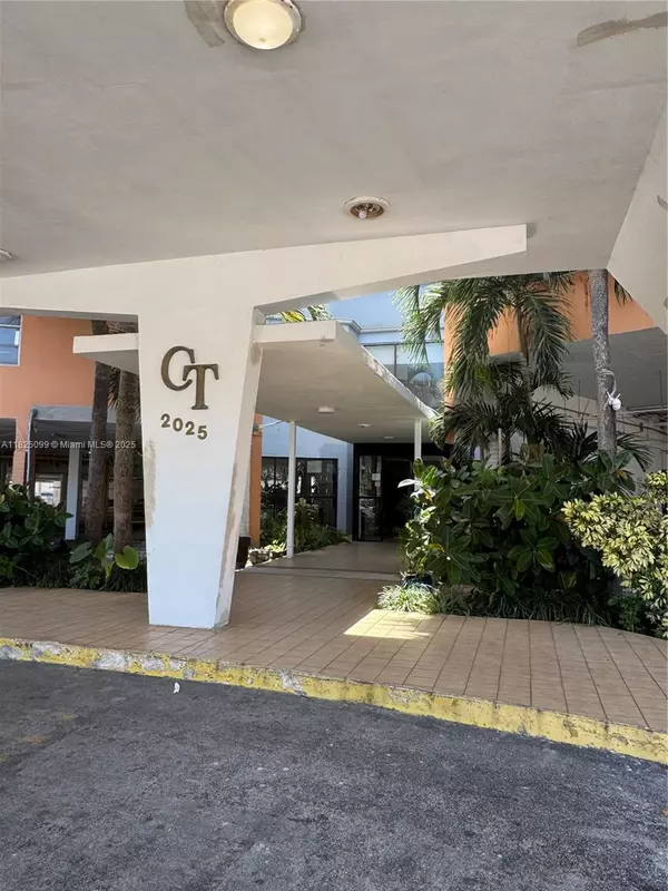 North Miami Beach, FL 33162,2025 NE 164th St #206