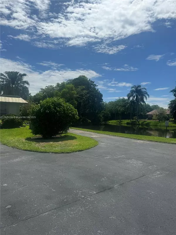 Weston, FL 33326,301 Bonaventure Blvd #8