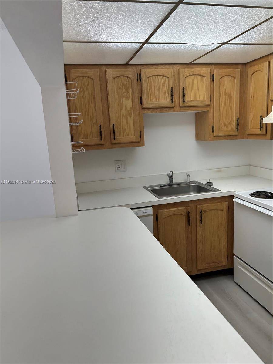 Lauderhill, FL 33319,4154 Inverrary Dr #205