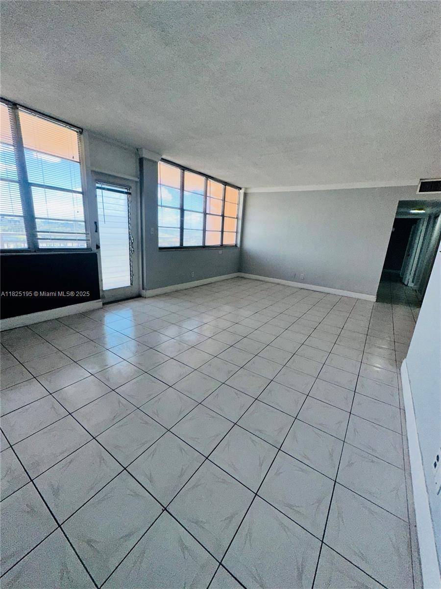North Miami Beach, FL 33162,2025 NE 164th St #811