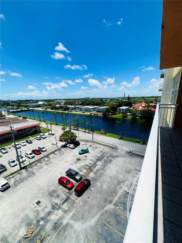 2025 NE 164th St #811, North Miami Beach, FL 33162