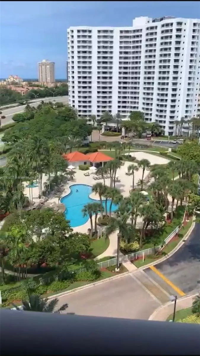 Aventura, FL 33180,3300 NE 191st St #1109