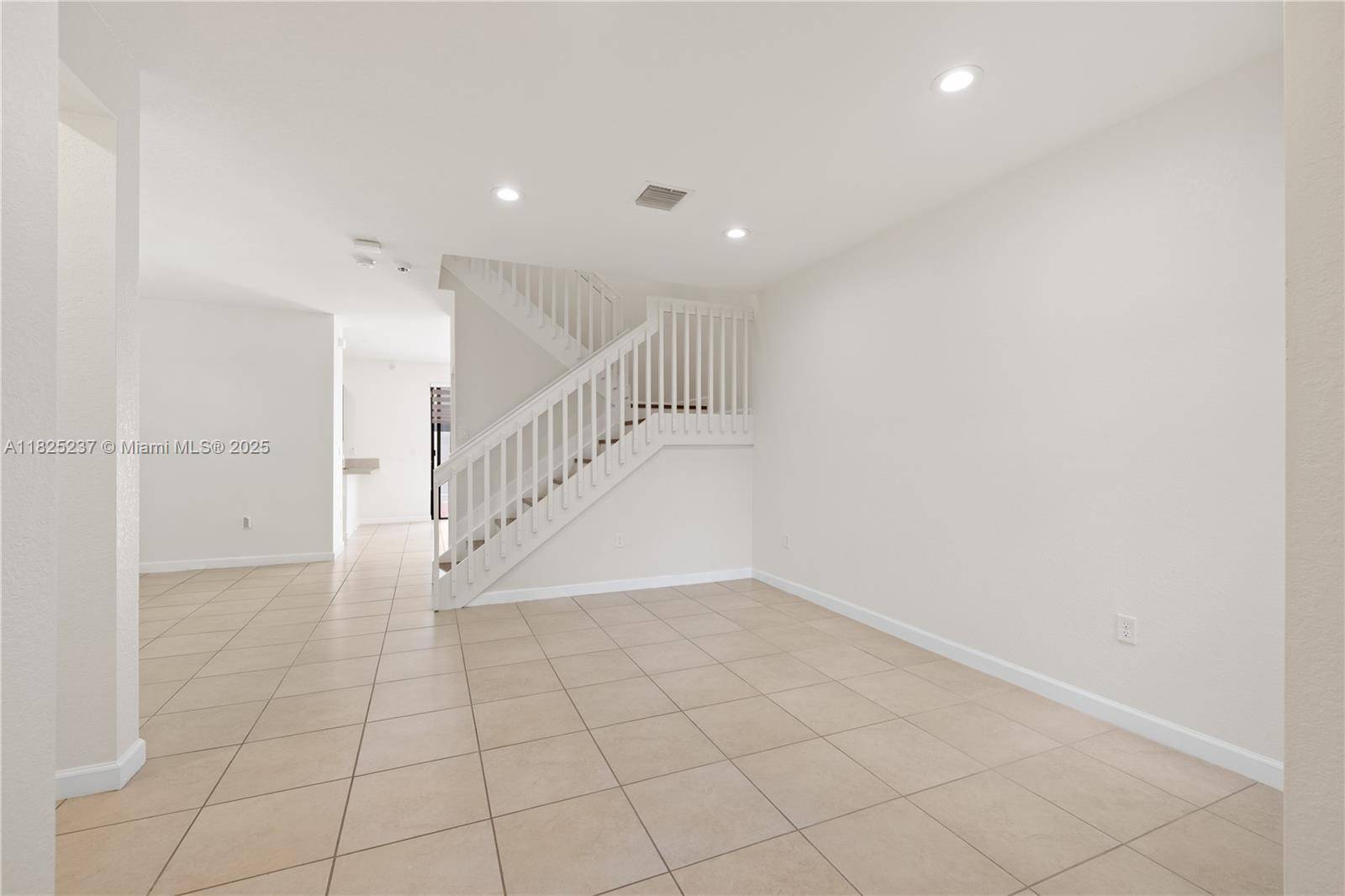 Hialeah, FL 33018,10335 W 34th Ct #10335