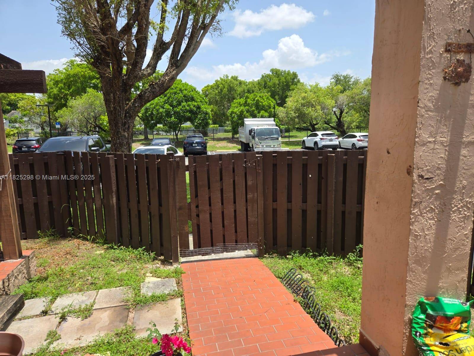 Miami, FL 33172,685 W Park Dr #101-11