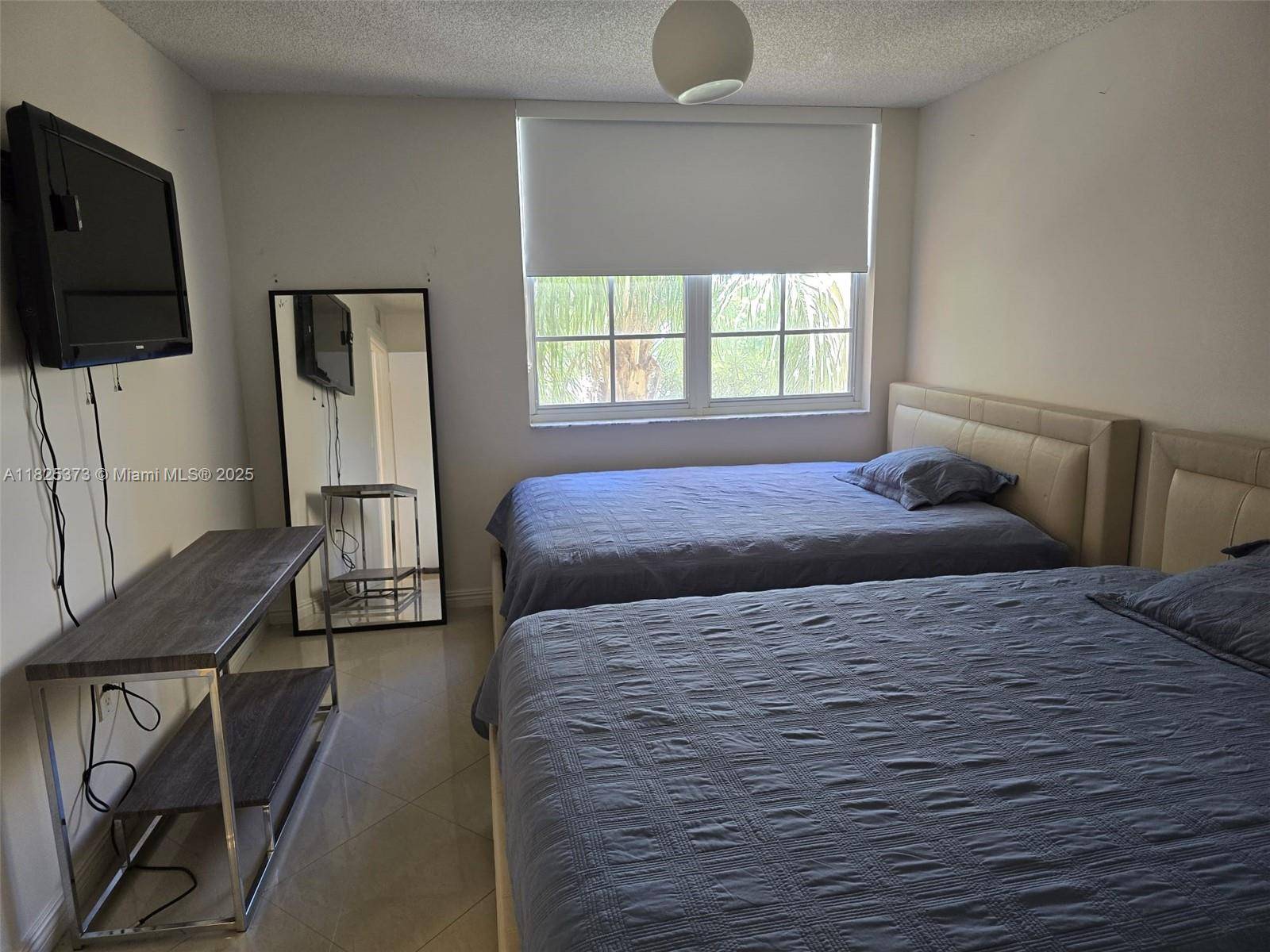 Aventura, FL 33180,19999 E Country Club Dr #1407