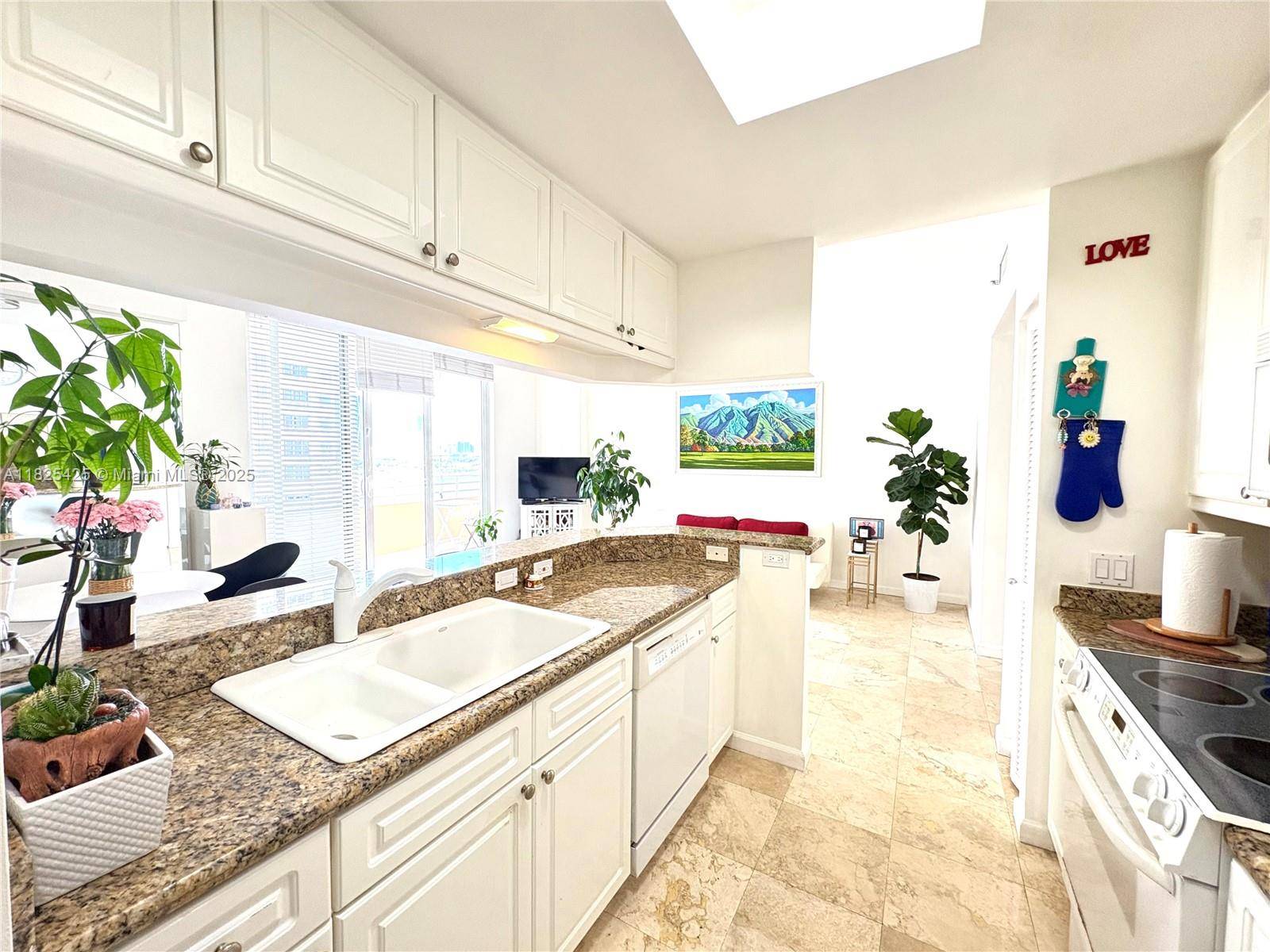 Miami, FL 33131,808 Brickell Key Dr #1103