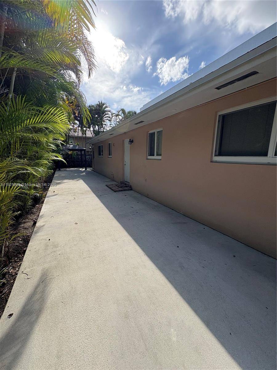 Miami, FL 33144,Address not disclosed