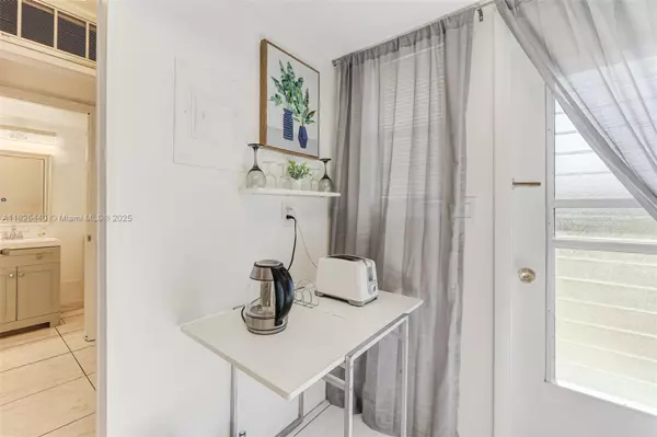 Hallandale Beach, FL 33009,1333 E Hallandale Beach Blvd #311