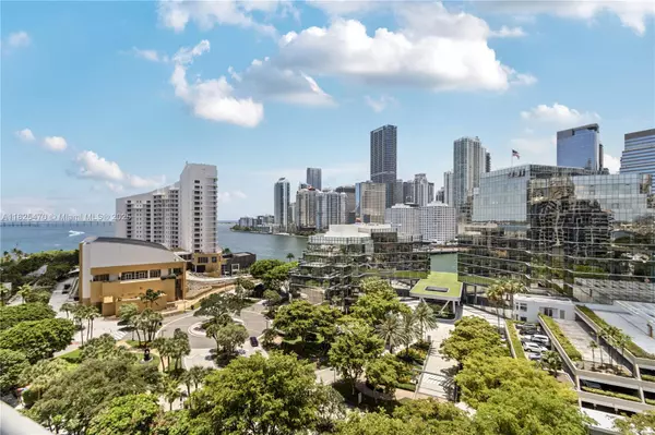 Miami, FL 33131,520 Brickell Key Dr #A1421