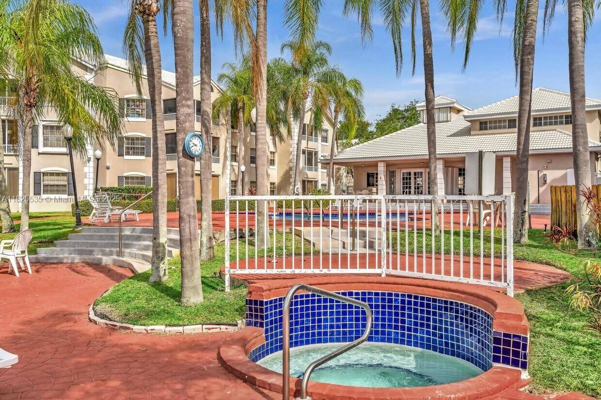 2820 N Oakland Forest Dr #308, Oakland Park, FL 33309