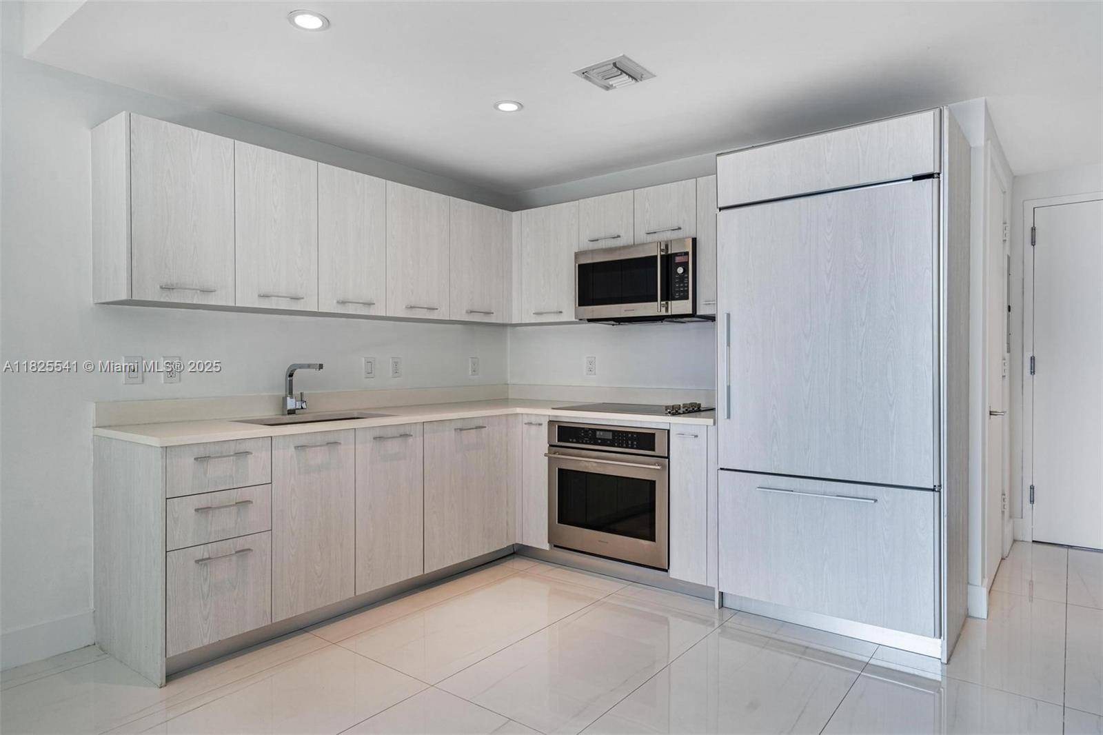 Miami, FL 33130,45 SW 9th St #2002